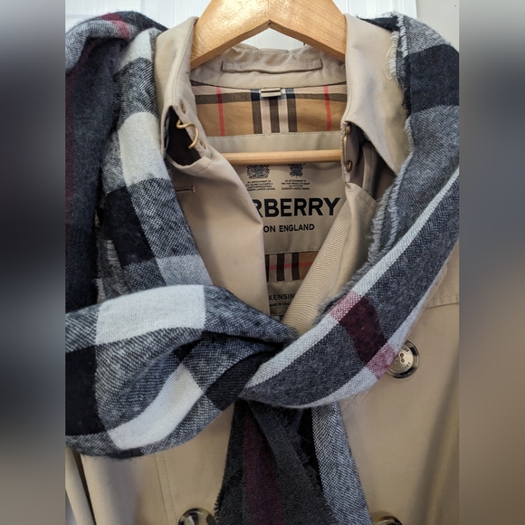 Burberry Check Cashmere Scarf - EUC - Picture 8 of 9